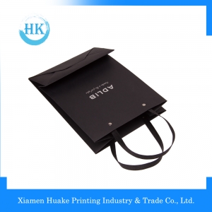 Bolsa de papel negra linda linda linda atractiva del regalo de las compras más baratas profesionales 