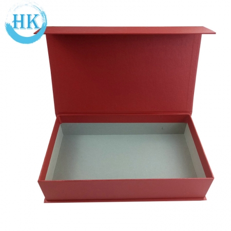 Caja de regalo plegable de papel mate rojo con cierre de imán 